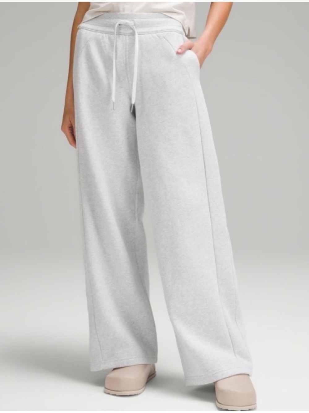 LULULEMON Scuba Mid-Rise Wide-Leg Pant in Heathered Core Ultra Light Grey Size S